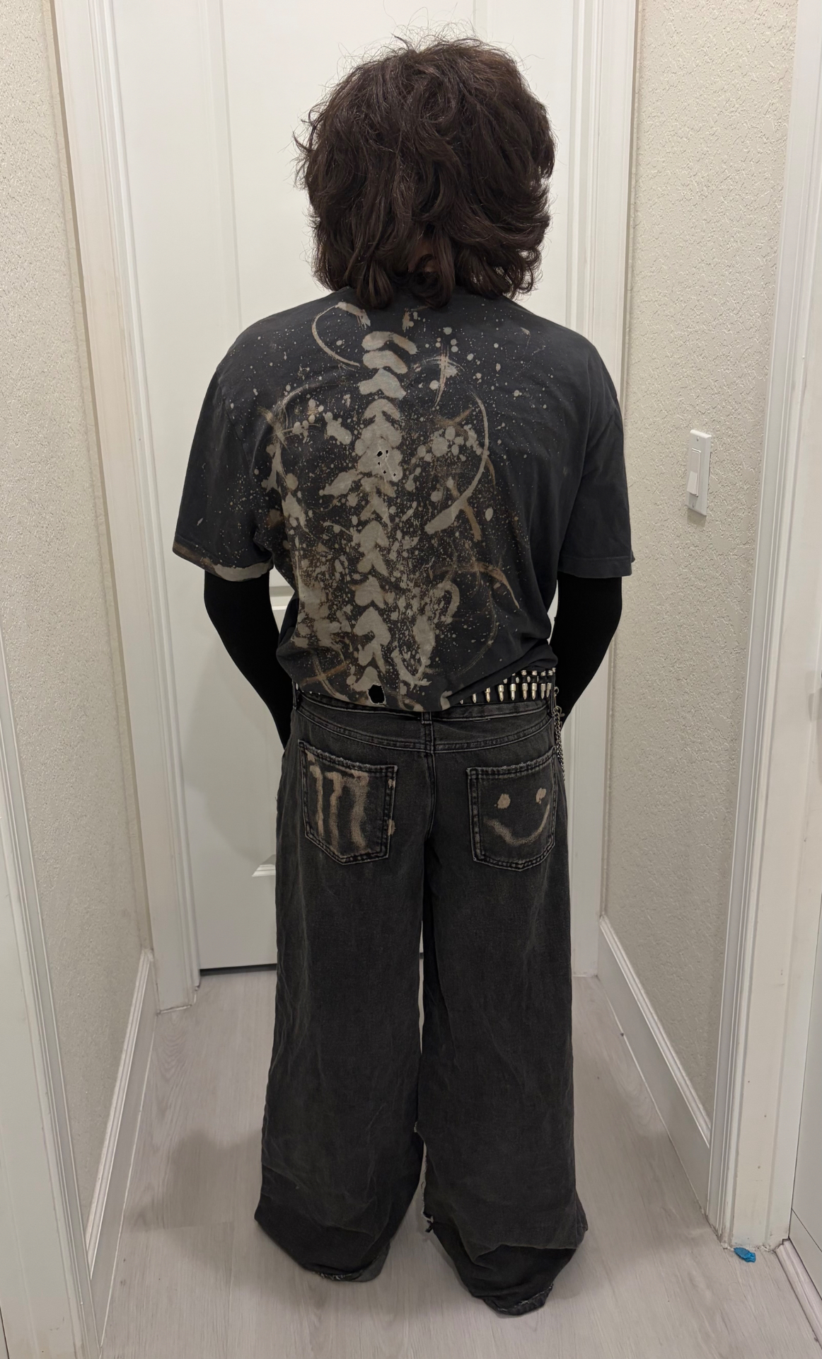 Bleached spine motif tee, back view